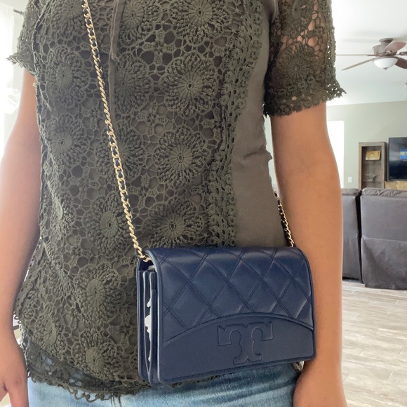 Née 💙 savanna Tory Burch crossbody/ wallet - Picture 7 of 8